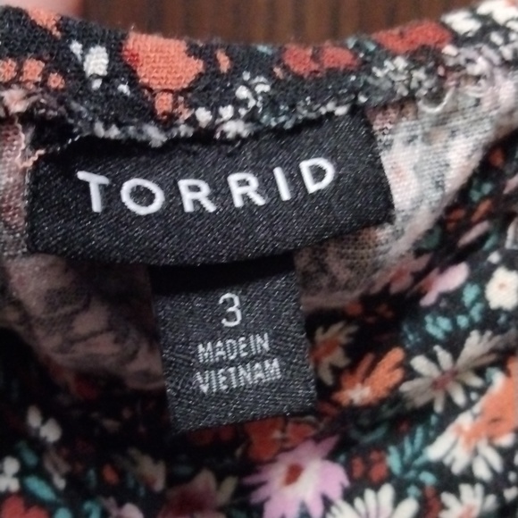 Torrid Floral Cinch Cut Out Top - Picture 8 of 8